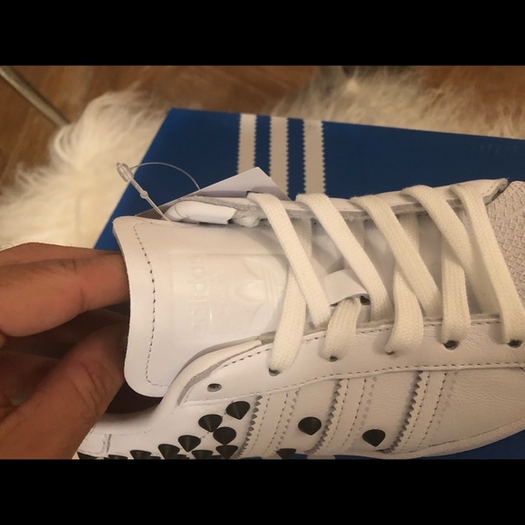 BNWT Rare Limited edition Adidas Dot Studded womens Superstars in size 6!!! - Picture 10 of 16